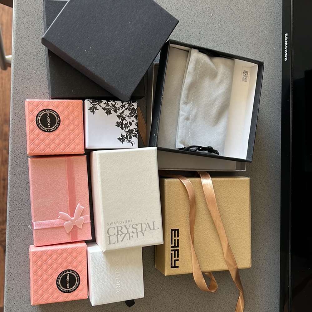 Jewelry boxes, 10 boxes